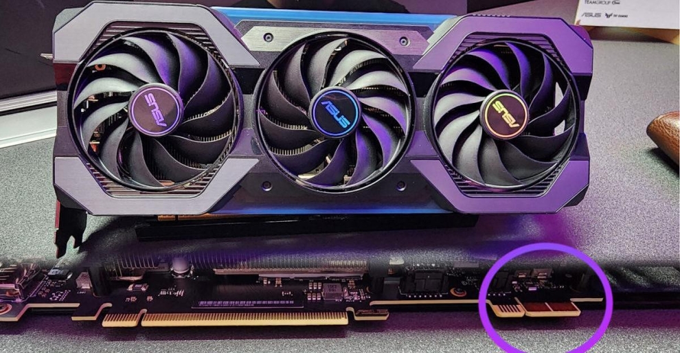 ASUS разкрива първата RTX 4070, който не изисква никакви захранващи кабели